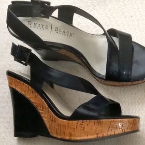 WHBM Women's sz8 shiny glossy black Wedge adjustable sandals